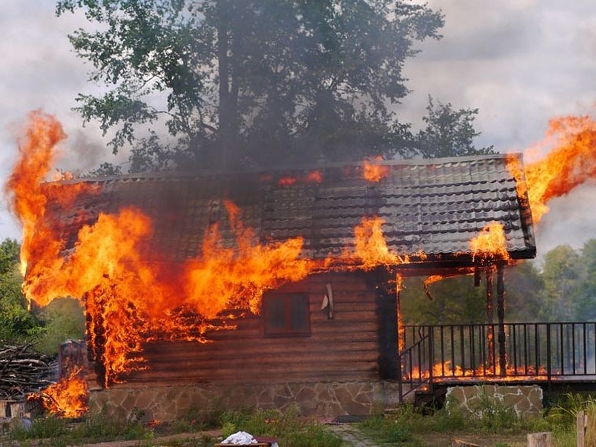 В Коми полностью сгорела баня, ещё одна повреждена - KP.RU