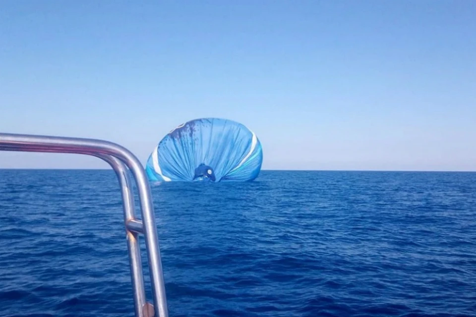 В Сочи воздушный шар рухнул в море