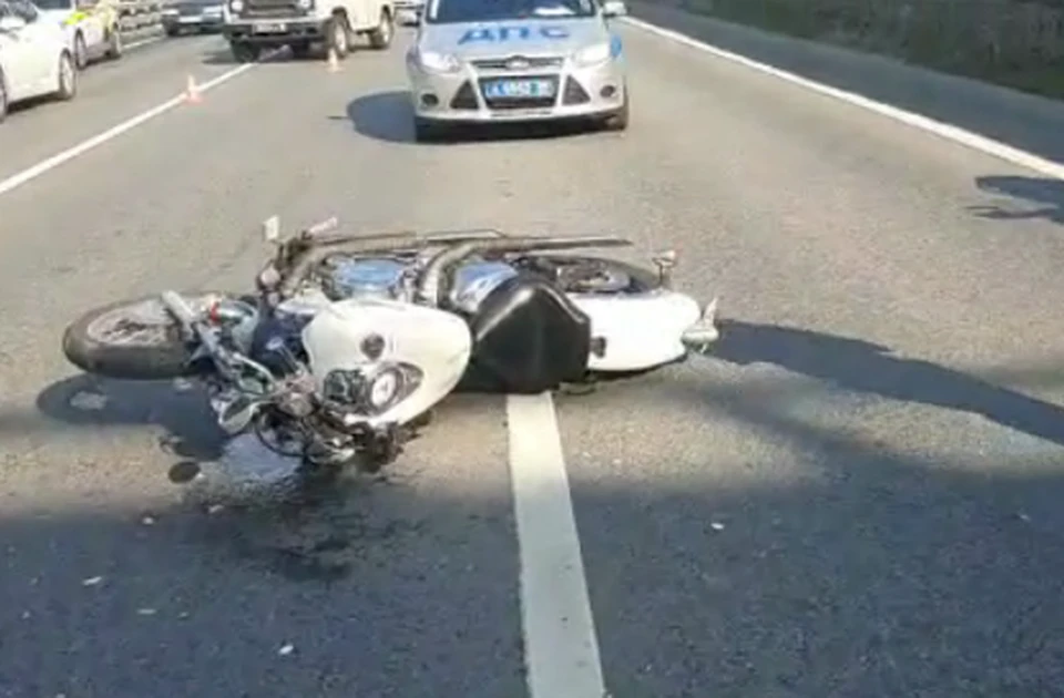Мотоциклист доставлен в больницу.