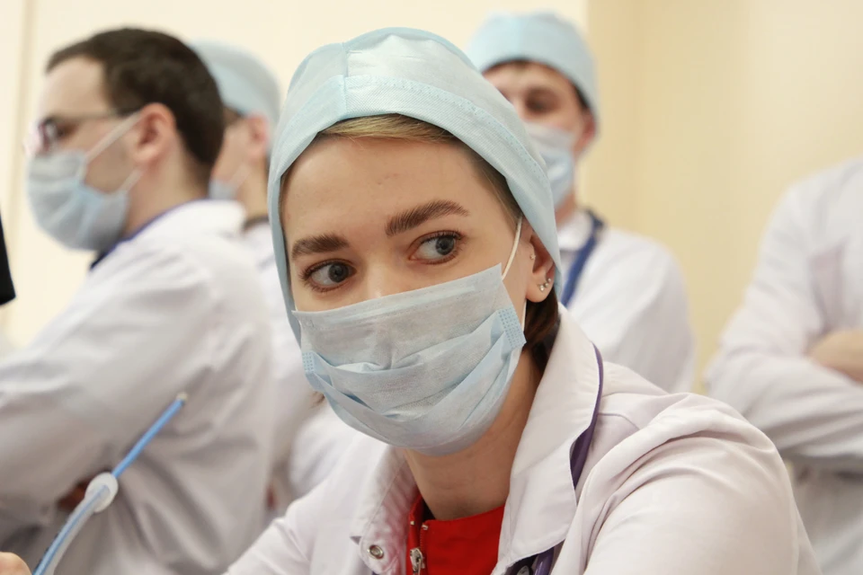 Всего под медицинским наблюдением находится 2413 человек.