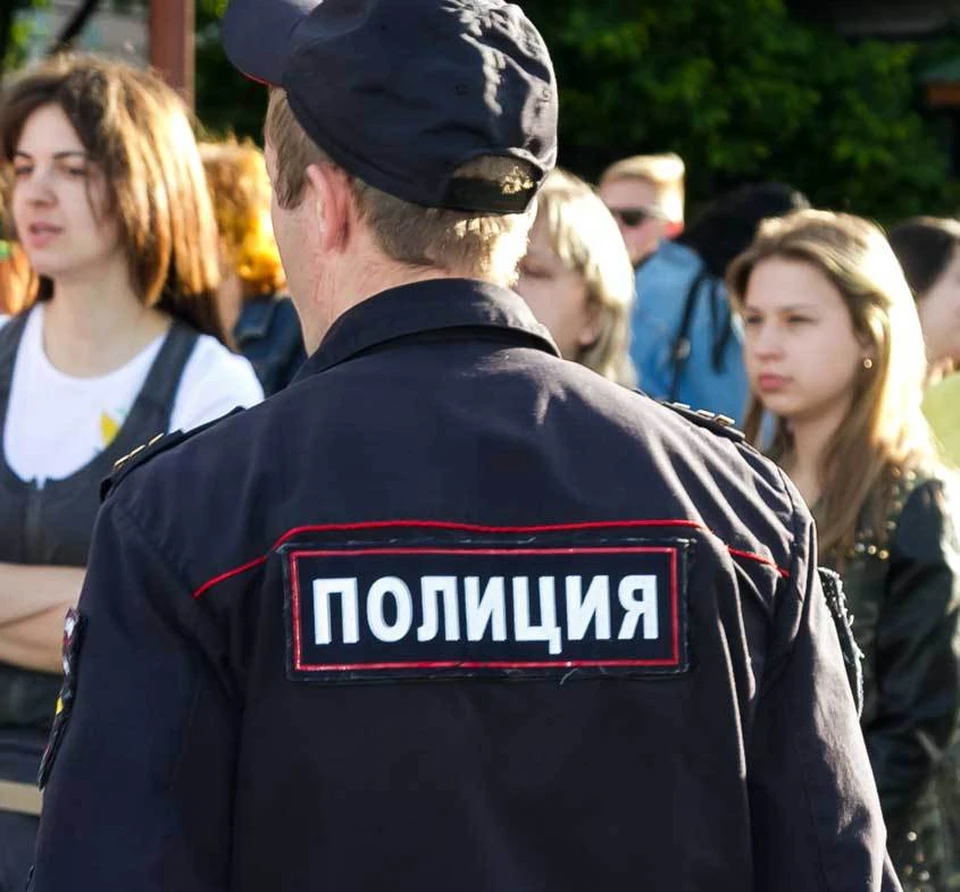 По версии следствия, кражу деталей они совершали неоднократно в течение месяца, вынося их после завершения работы.