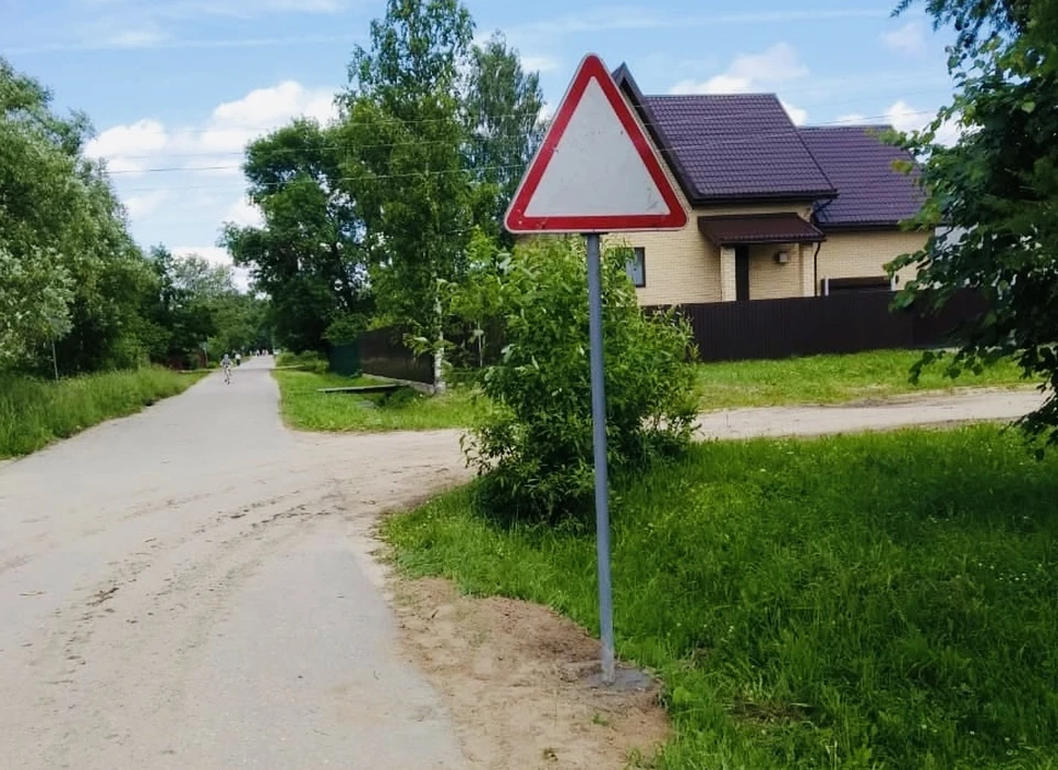 Вот такой странный знак появился в Лихославле. Фото: vk.com/“Подслушано у водителей.Тверь»
