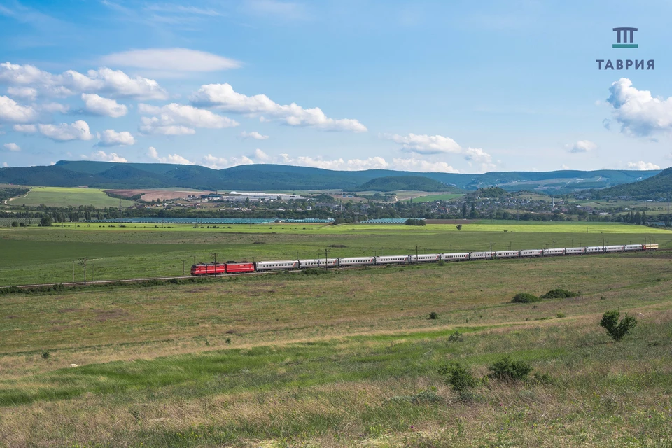 Железнодорожный перевозчик запускает дополнительные поезда в Крым. Фото: Гранд Сервис Экспресс
