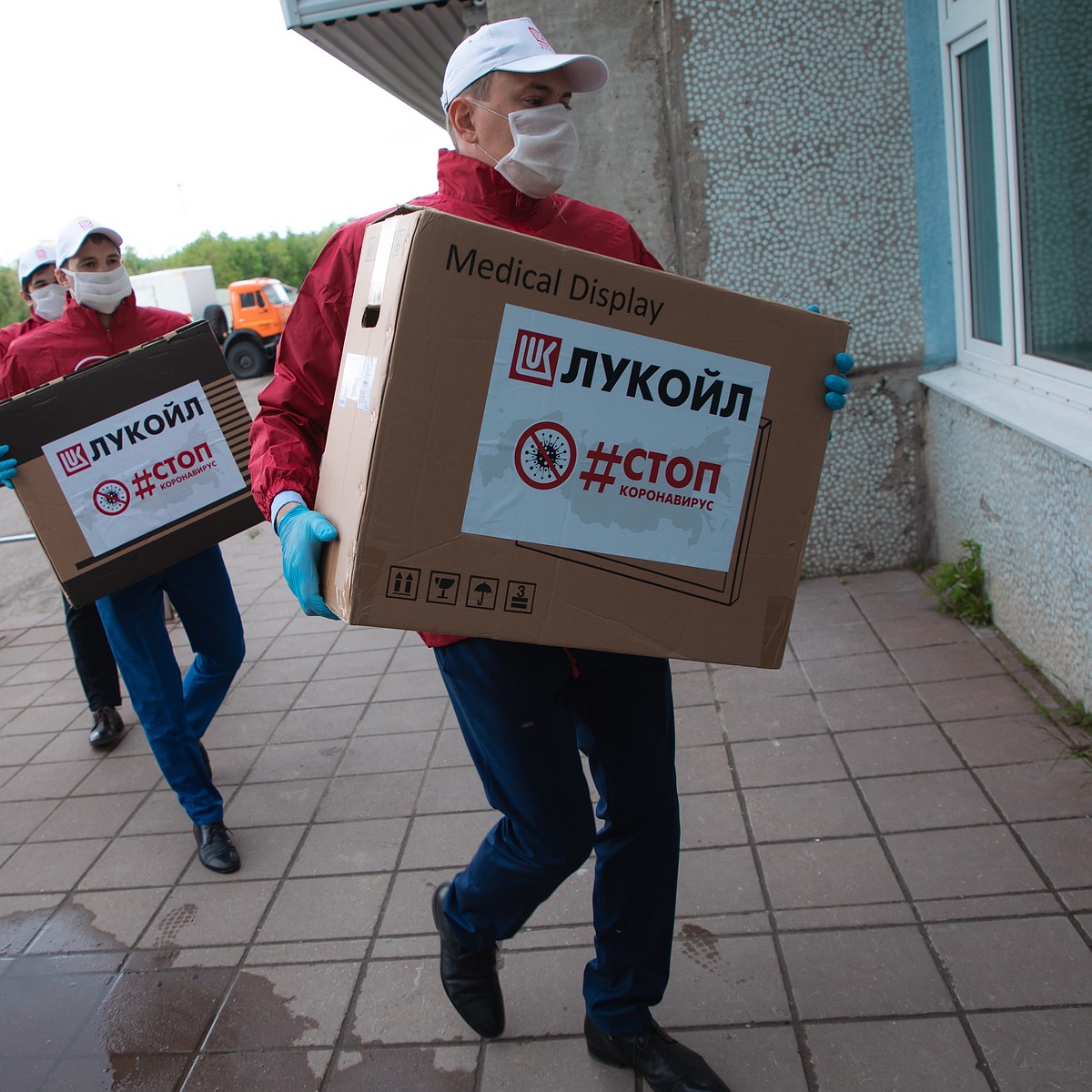 В Усинск продолжает поступать медоборудование, закупленное на личные  средства Президента ЛУКОЙЛа Вагита Алекперова - KP.RU