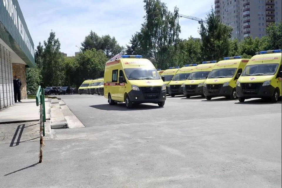 В Новосибирск привезли реанимобили с ИВЛ и запасом кислорода. Фото: минздрав НСО