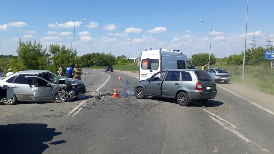 «Лада Калина» двигалась по второстепенной дороге в сторону Новосемейкино и на перекрестке она не уступила движение «Гранте».