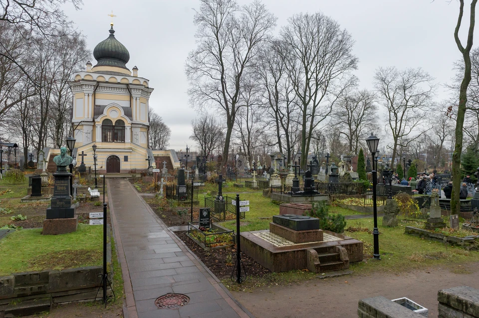 В Петербурге не одно кладбище было стерто временем.
