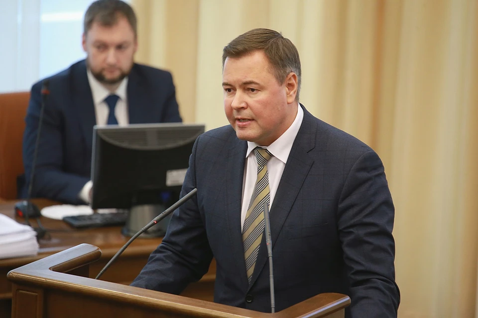 политик работает дистанционно
