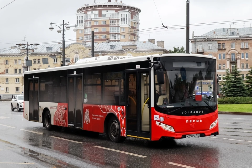 49 автобус пермь. Автобусы без кондукторов в Перми. Автобусы в Перми 2018. Автобусы в Перми в 2010 году. 300 Лет Пермь автобус дизайн.
