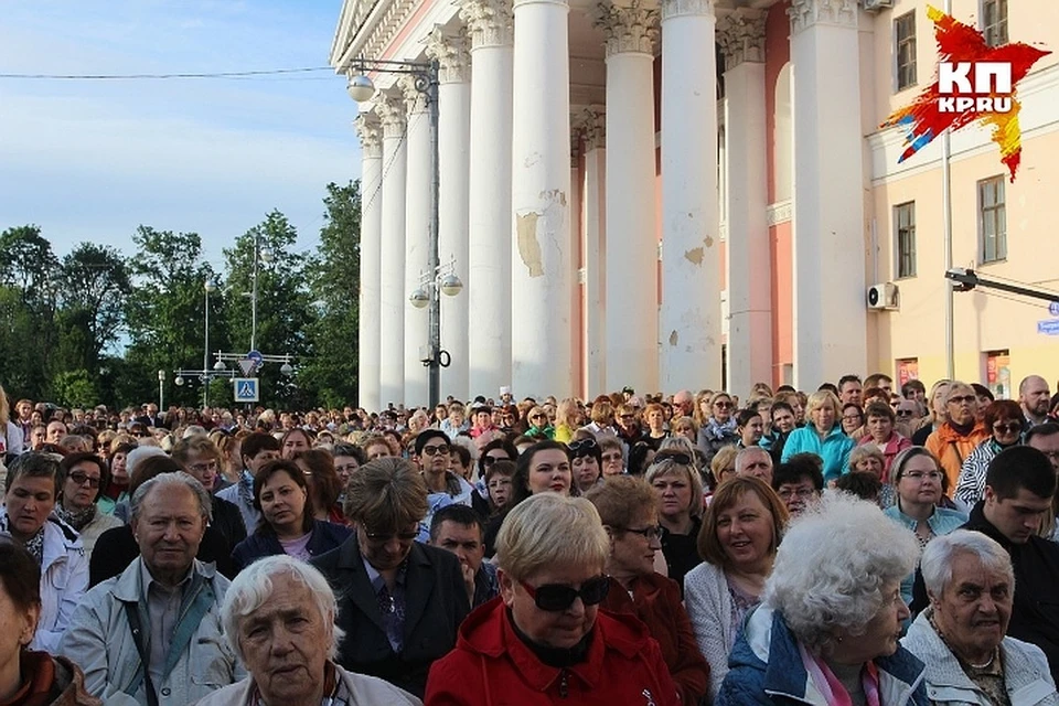 Что отмечают 19. Театральная площадь Тверь. День города Твери 19 июля 2020. Концерт в Твери сегодня на театральной площади. Новости Твери Комсомольская правда.