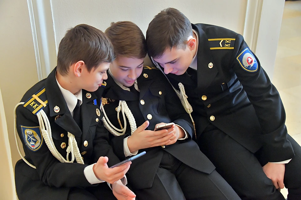 В связи с началом работы приемных комиссий кадетам предложили воспользоваться мобильным приложением "Вперед, кадет!"