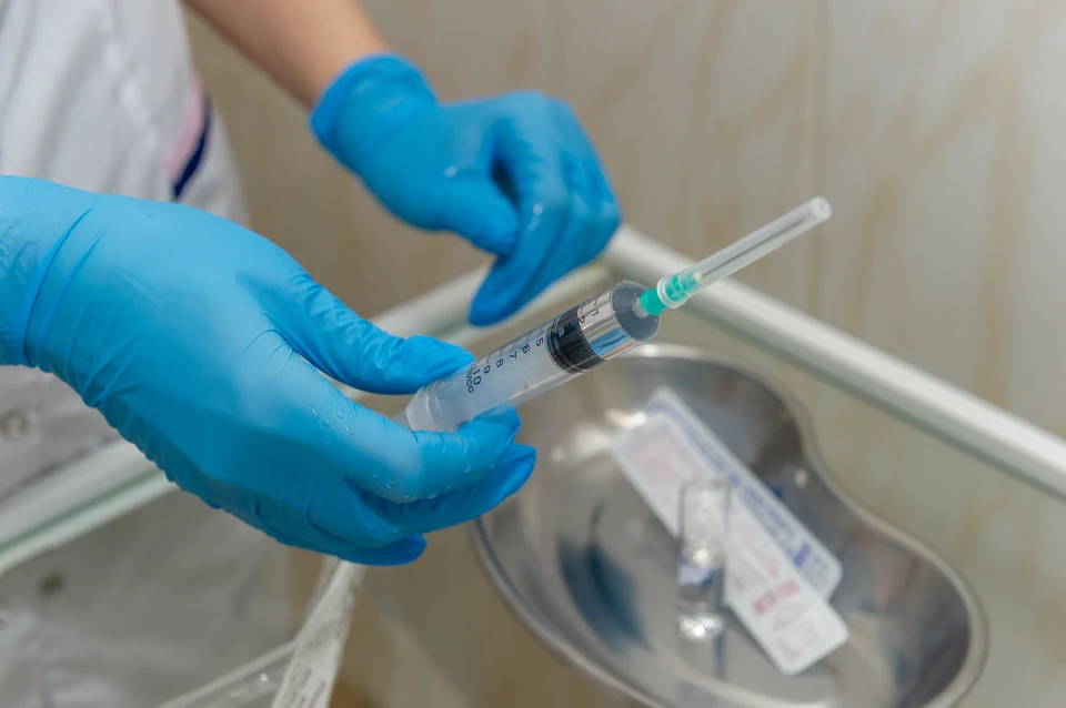 Испытания трех зарубежных вакцин начнутся в Санкт-Петербурге в августе.