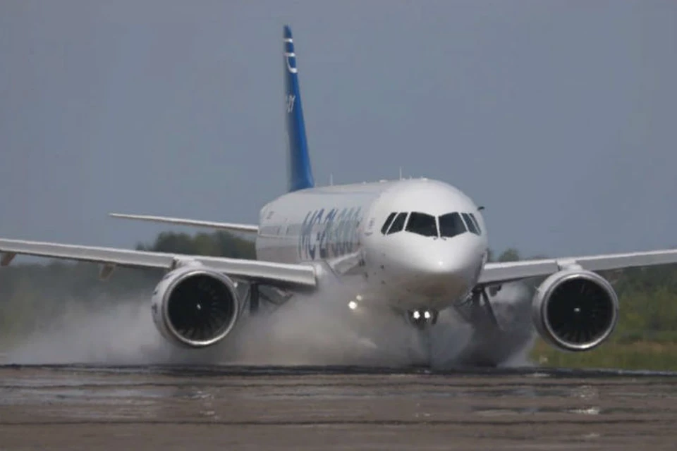 Лайнер МС-21-300 начали испытывать на защиту от воды. Фото: иркутский авиазавод.