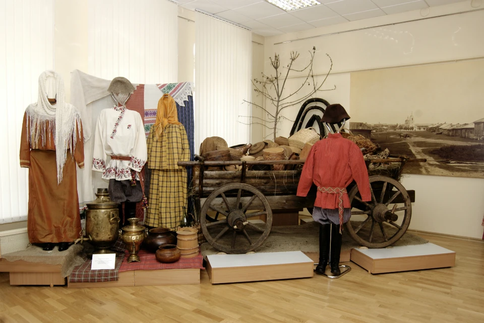 В зале представлено 400 экспонатов. Фото: muzey43.ru