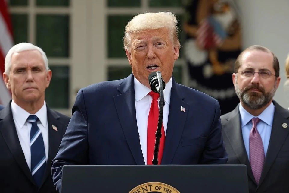 Трамп заменит очные митинги на телефонные
