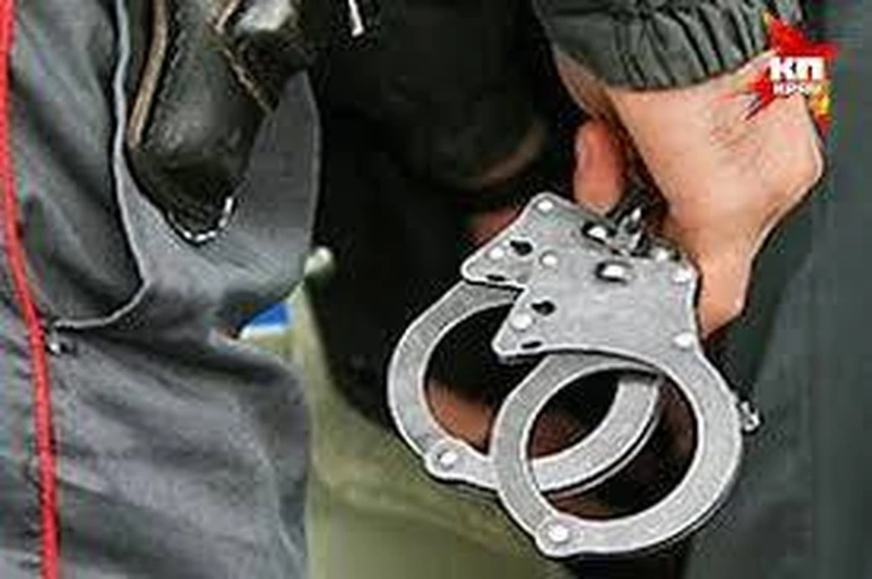 Жительница Старого Оскола закидала судебного пристава камнями.