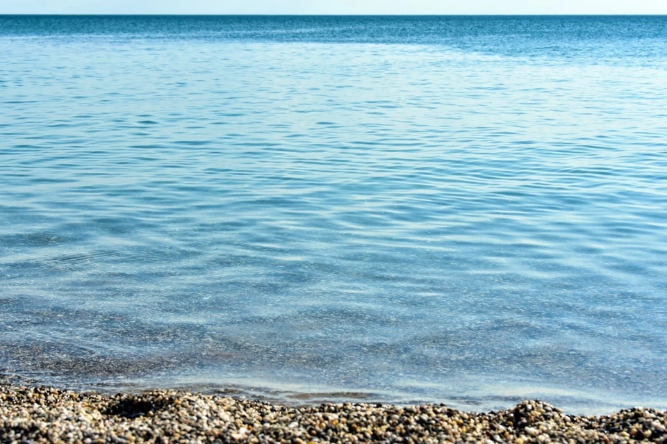 Вода в черном море широкая балка. Черное море вода. Вода на черном море холодная.