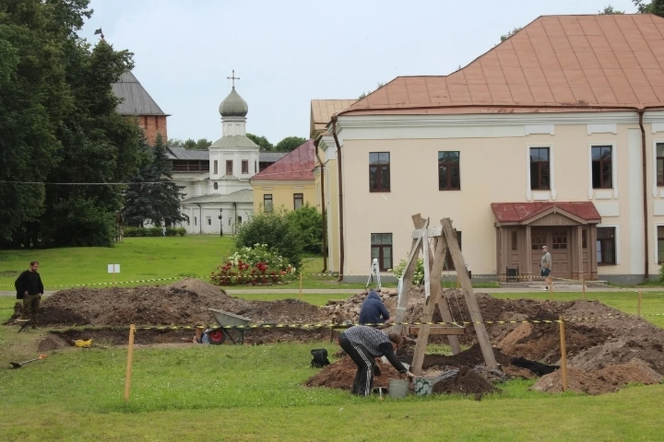 В Великом Новгороде исследователи нашли стену храма XII века. Фото: пресс-служба ИА РАН