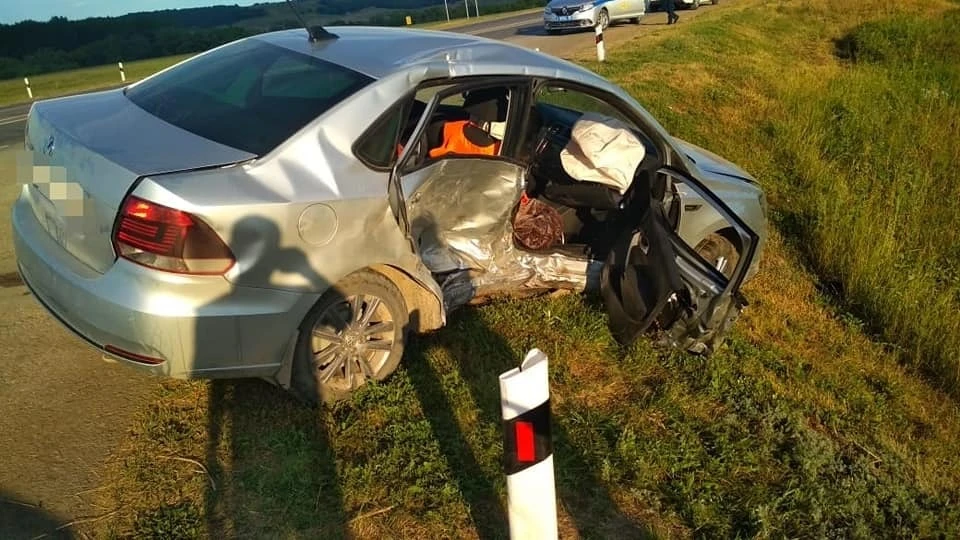 В результате аварии с обеих автомобилей получили травмы пять пассажиров, в том числе один семилетний мальчик.