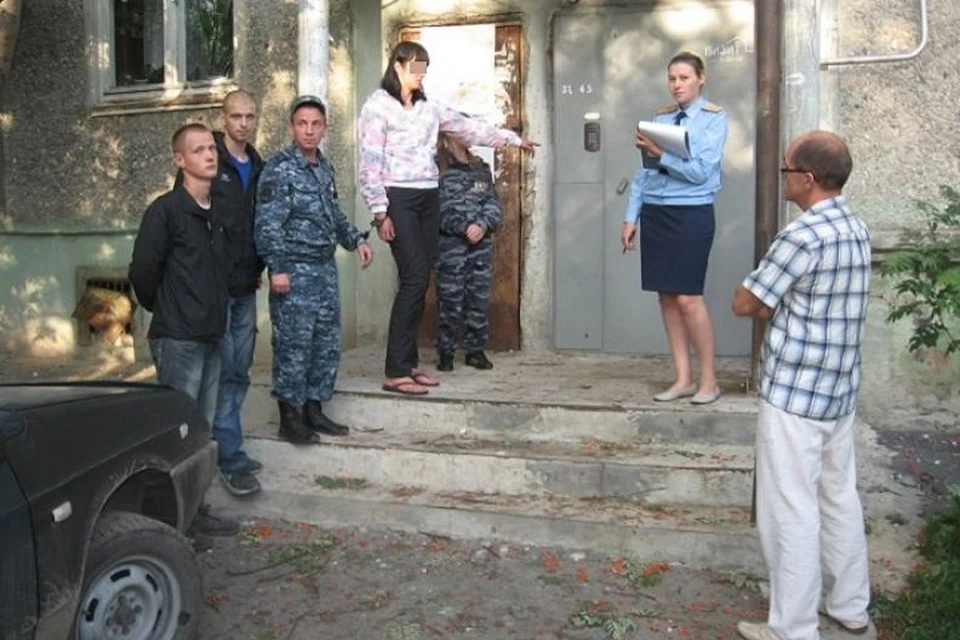 Фото сделано в 2013 году на нем заказчица убийства дает показания на месте преступления. Фото: следственный отдел СКР города Верхняя Салда