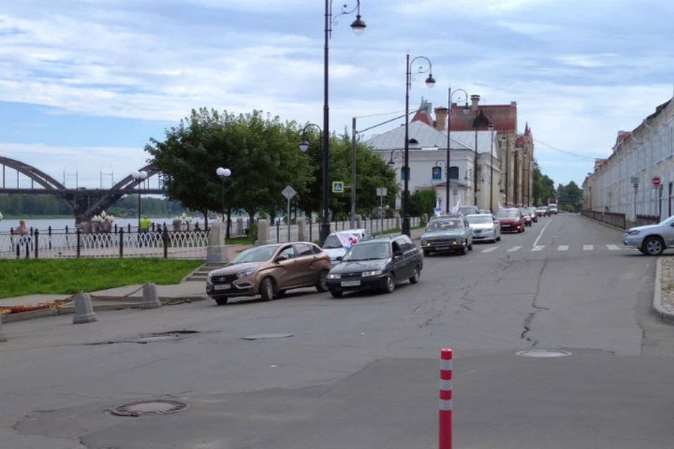 В Рыбинске День ВМФ отметили автопробегом. ФОТО: администрация Рыбинска