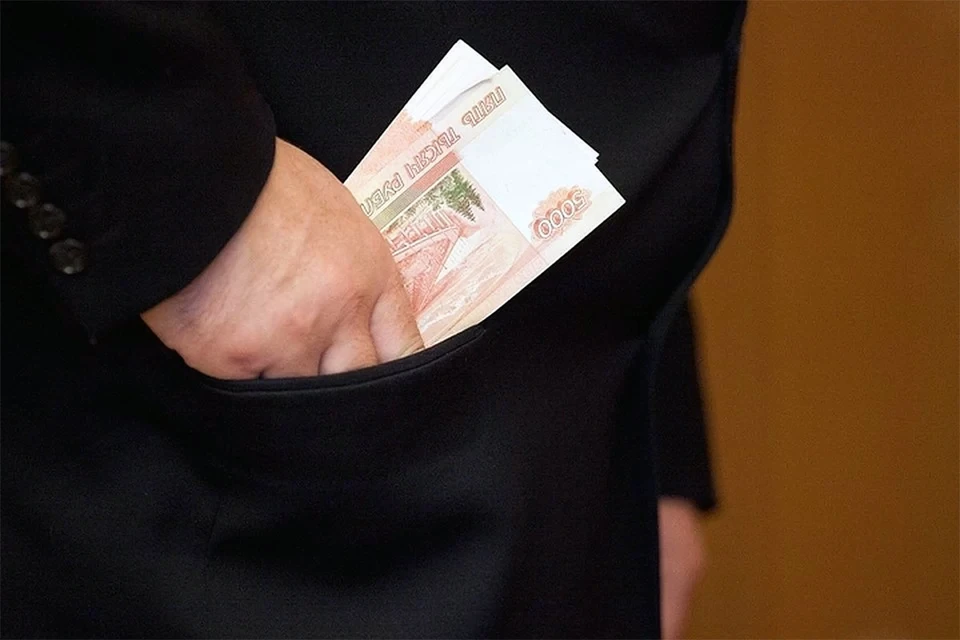 По данным СК, бюджет страны ежегодно недополучает 58 млрд рублей налогов, которые уводят в тень преступным путем.