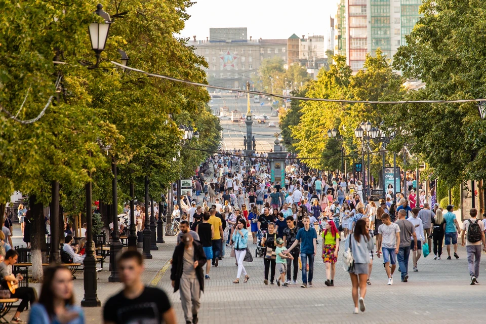 В центре Челябинска практически никто не соблюдает социальную дистанцию