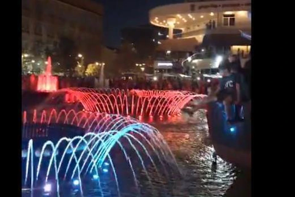 Открытие фонтана в центре Саратова. Кадр из видео в Instagram Михаила Исаева
