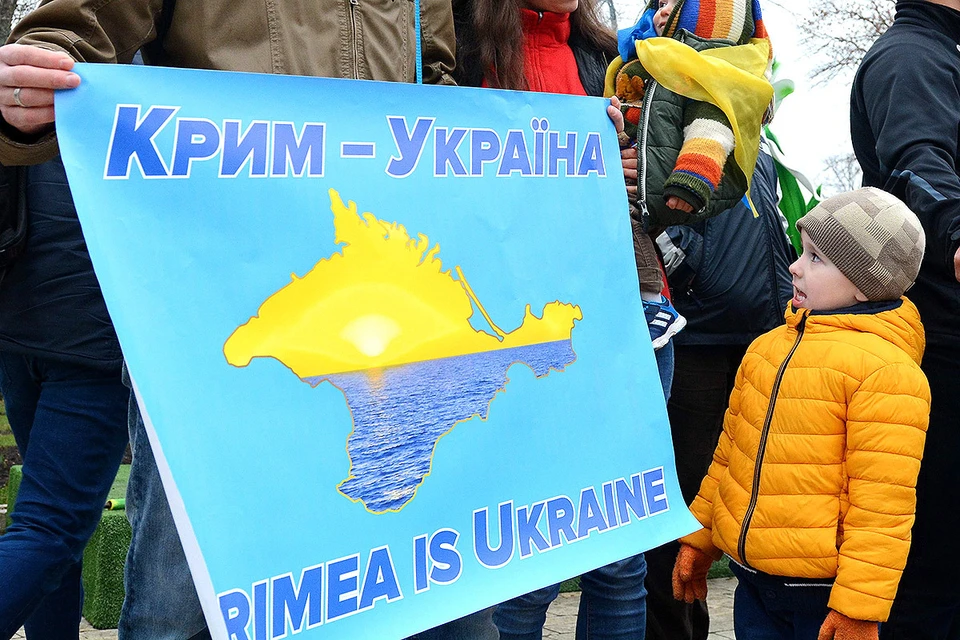 Плакат на митинге в Киеве, март 2020 года.