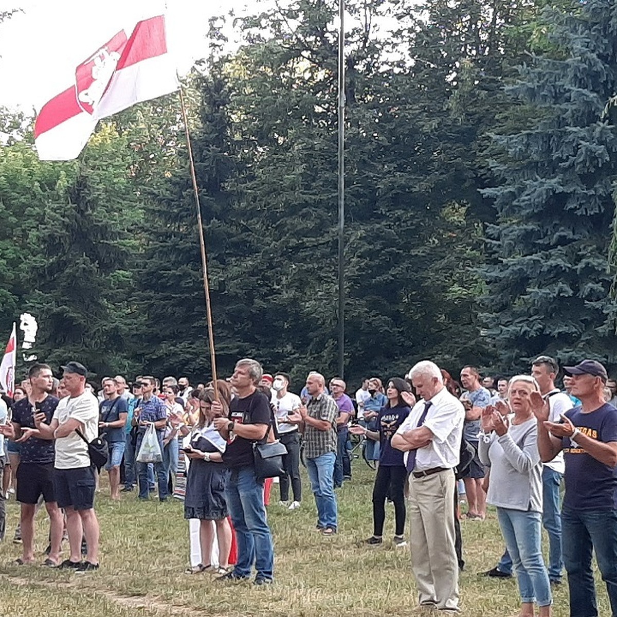 Мои дети проголосовали «ногами», сын живет в Москве, дочка - в Польше.  Внуков вижу по Скайпу»: в Барановичах прошел пикет в поддержку Тихановской  - KP.RU