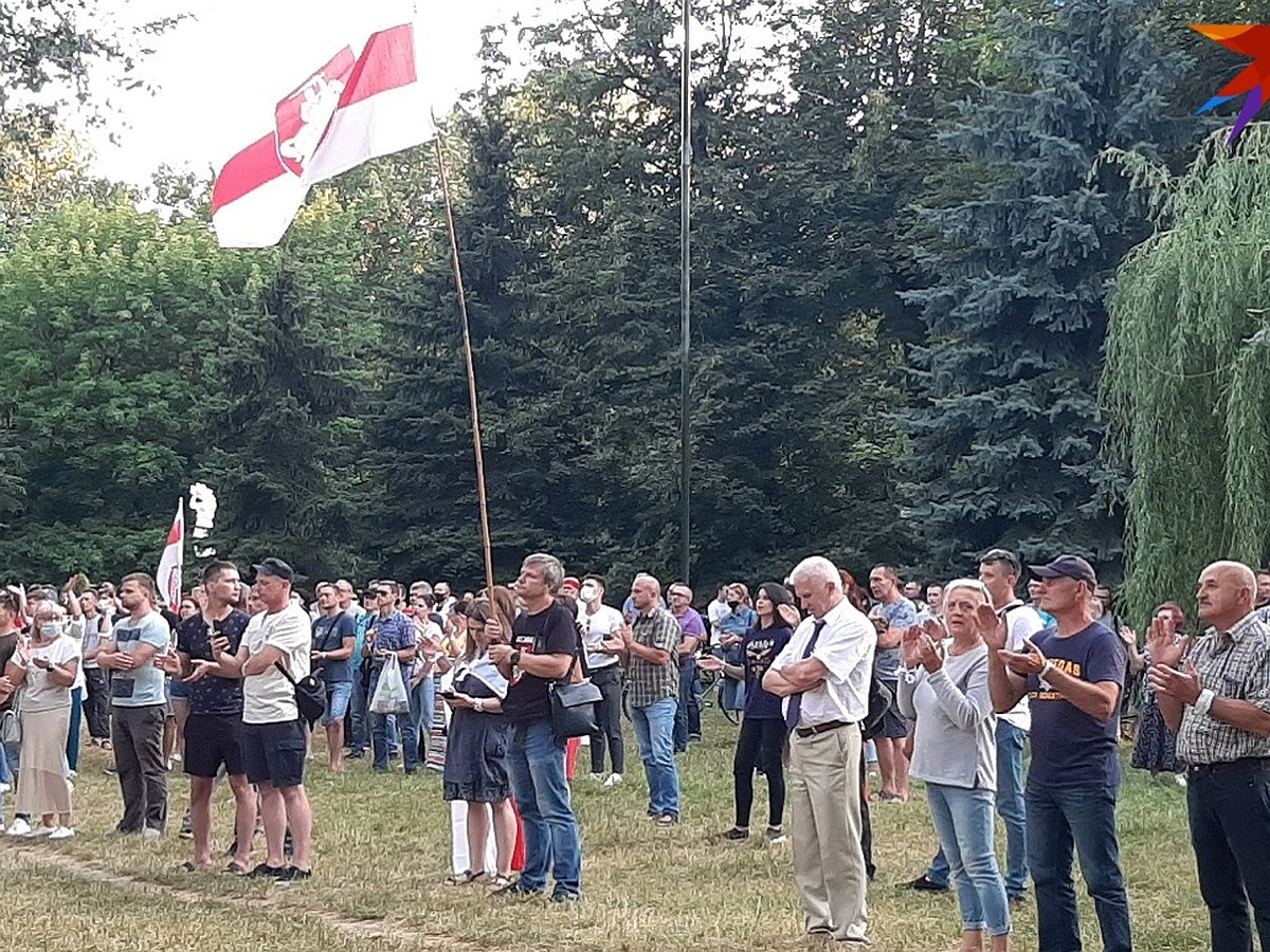 Мои дети проголосовали «ногами», сын живет в Москве, дочка - в Польше.  Внуков вижу по Скайпу»: в Барановичах прошел пикет в поддержку Тихановской  - KP.RU