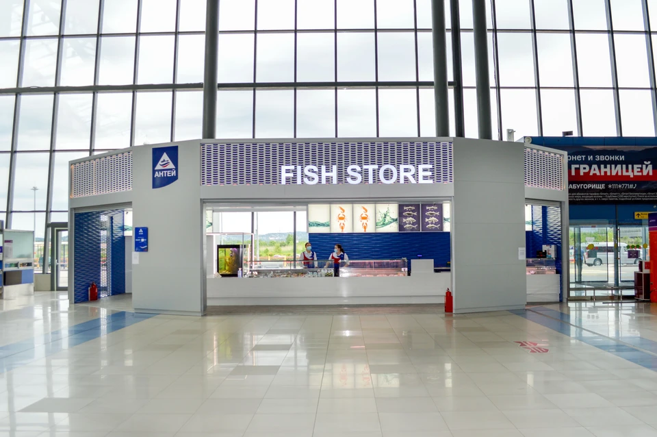 Фирменный магазин морепродуктов расположился на первом этаже аэропорта Владивостока. Фото: предоставлено ГК «Антей»