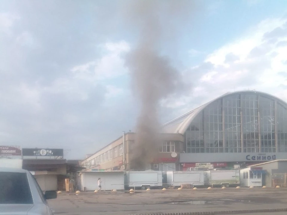 Пожар на территории Сенного рынка. Фото соцсетей