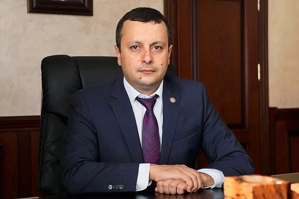 Исполняющий обязанности главы Дербентского района Дагестана Фуад Шахиев задержан по подозрению в создании ОПГ. Фото: пресс-служба администрации района