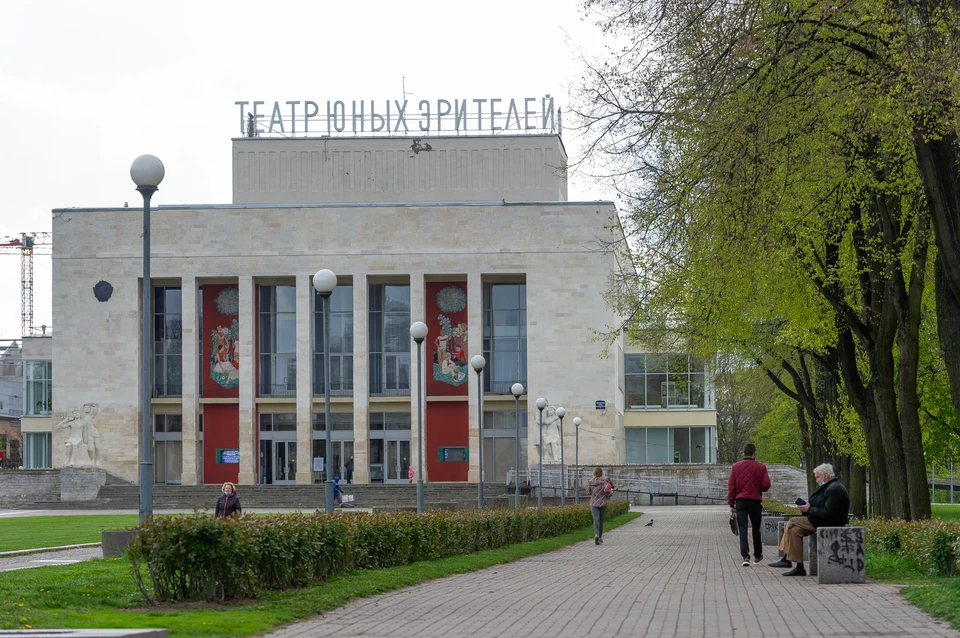 В Петербурге начали подготовку к открытию театров.