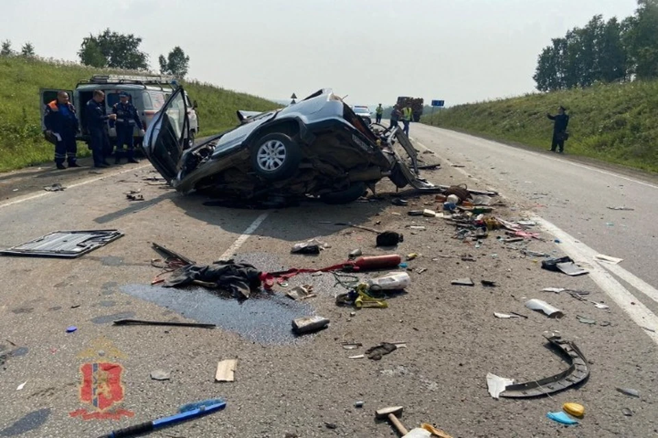 Автомобили превратились в металлолом Фото: УГИБДД по Красноярскому краю