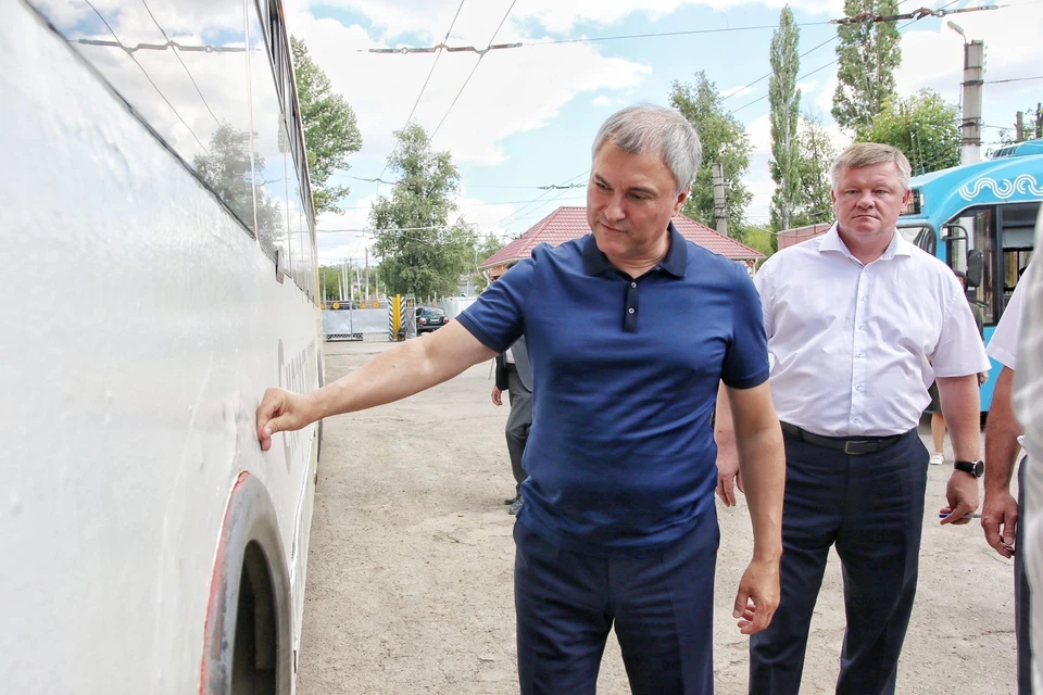 Вячеслав Володин оосмотрел троллейбусы, 90% которых уже отслужили положенный срок