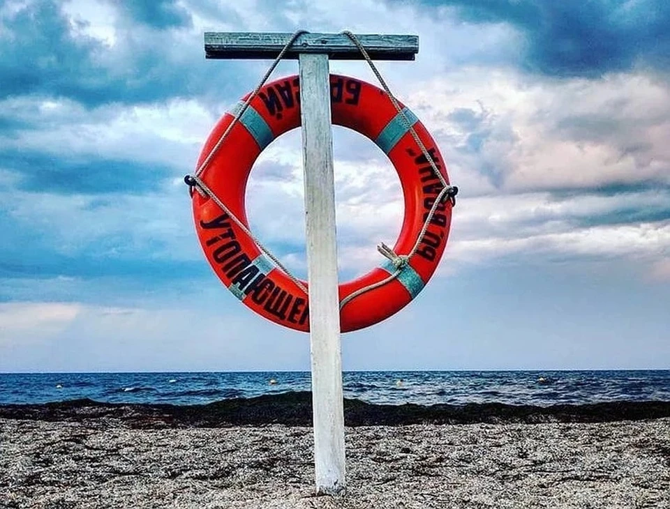 Из моря вытащили два трупа, а одного пострадавшего отправили в больницу.
