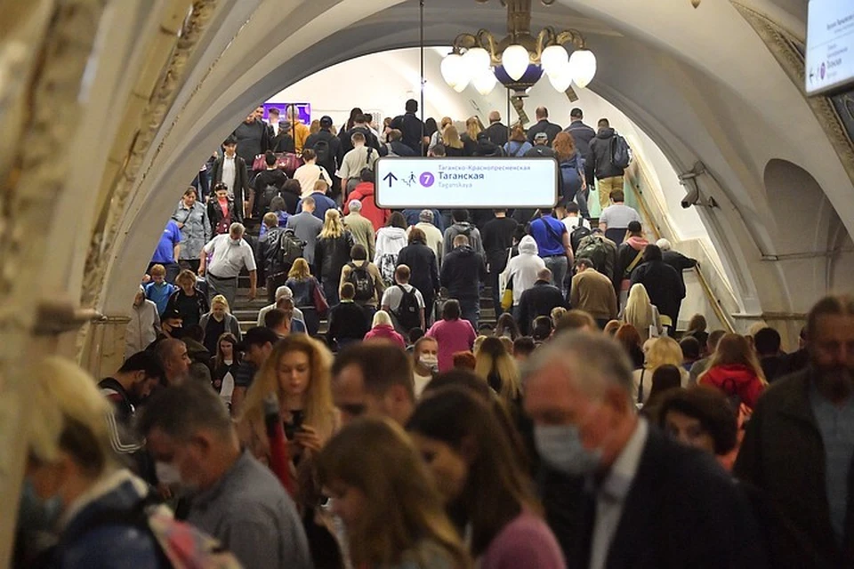 В Москве продолжаются проверки масочно-перчаточного режима в общественном транспорте
