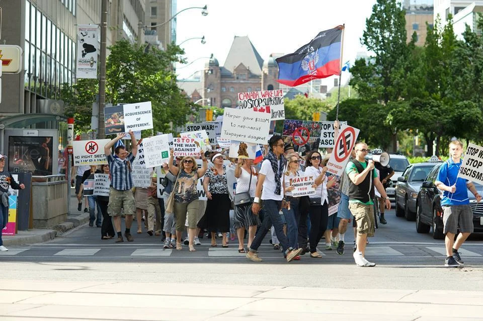 Демонстрация представителей русскоязычной общины против поддержки канадскими властями действий режима Порошенко в Донбассе.