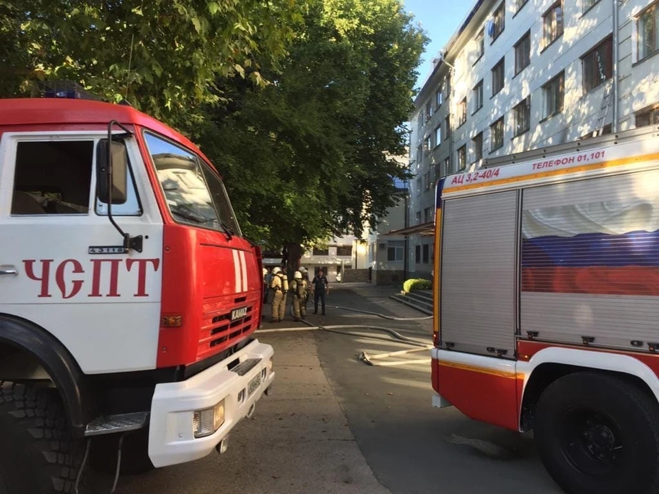 В службу спасения о возгорании в общежитии сообщили вечером 13 августа. Фото: ДТП и ЧП | Крым | Севастополь | Симферополь / ВКонтакте
