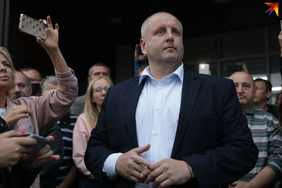 Дмитрий Заблоцкий днем встречался с рабочими БелАЗ, а вечером пришел на большую встречу с горожанами, которую организовали стихийно