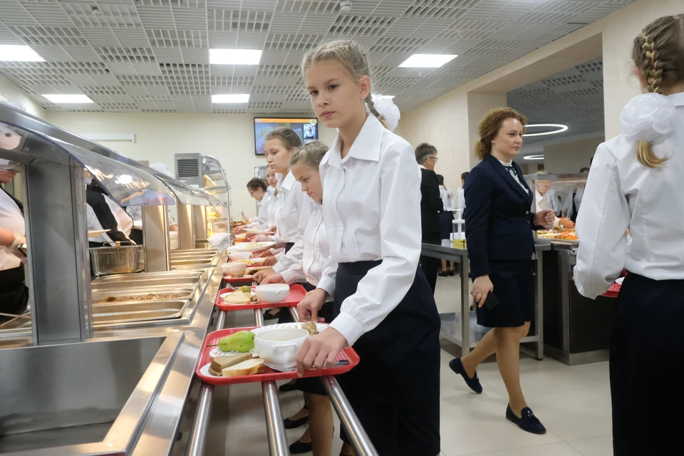 Из-за бюрократических проволочек школьники могут остаться без питания.