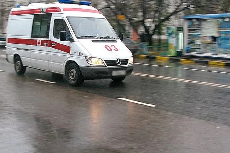 В Нижнем Новгороде маршрутка протаранила остановку: Пострадали два человека, в том числе 14-летняя девочка