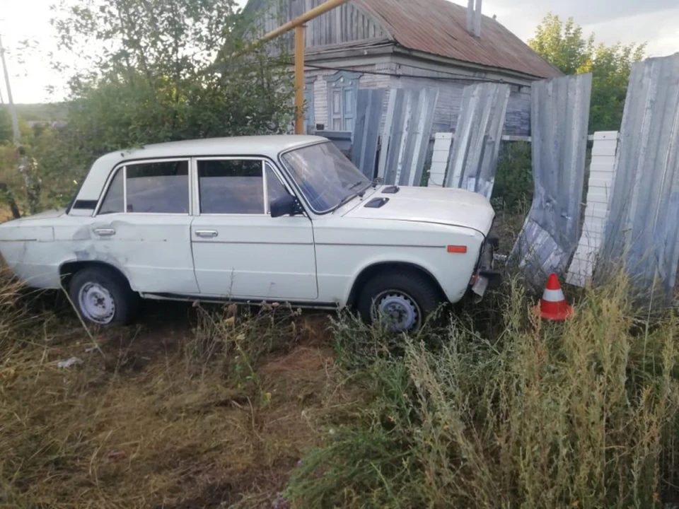 43-летняя хозяйка "Жигулей" за то, что доверила руль ребенка, получила помятую машину и штраф в 30 тысяч рублей. А также угрызения совести за травмы знакомой.