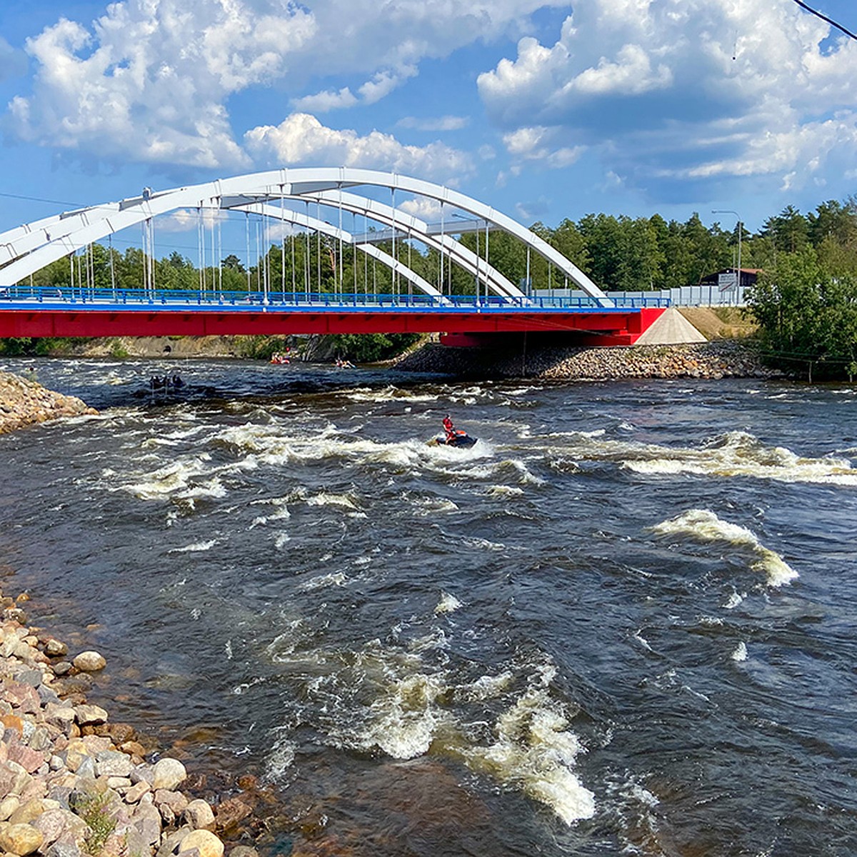 Смотровая площадка на водоеме