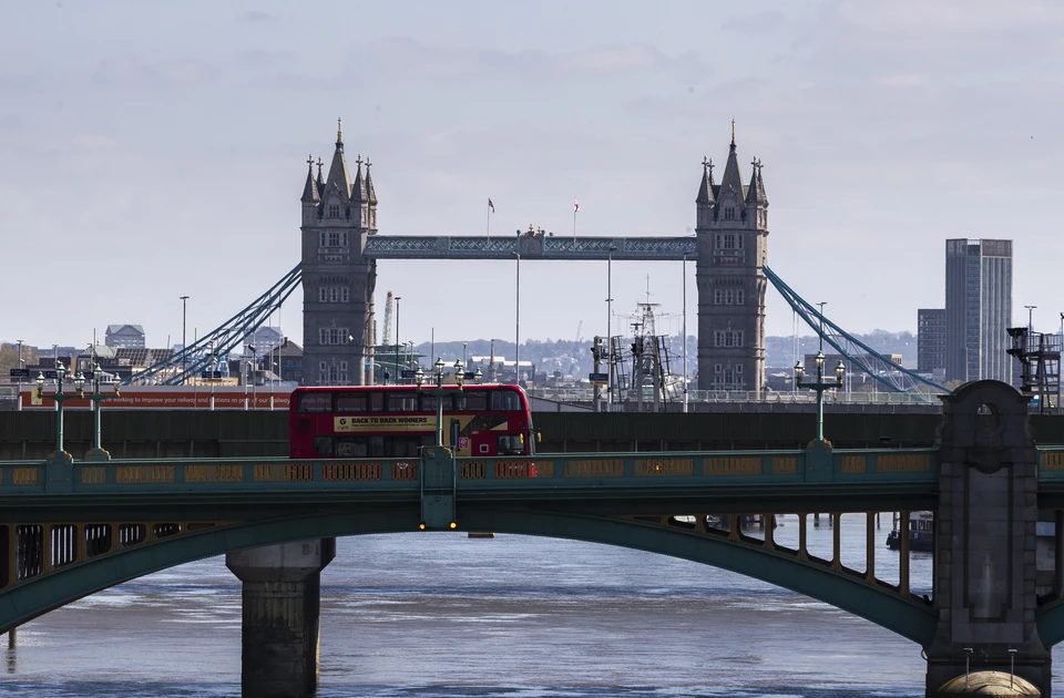 London g. Тауэрского моста сломан. Тауэрский мост сломался. Англия пробки на дорогах.на Тауэрском мосту. Великобритания почему велик.