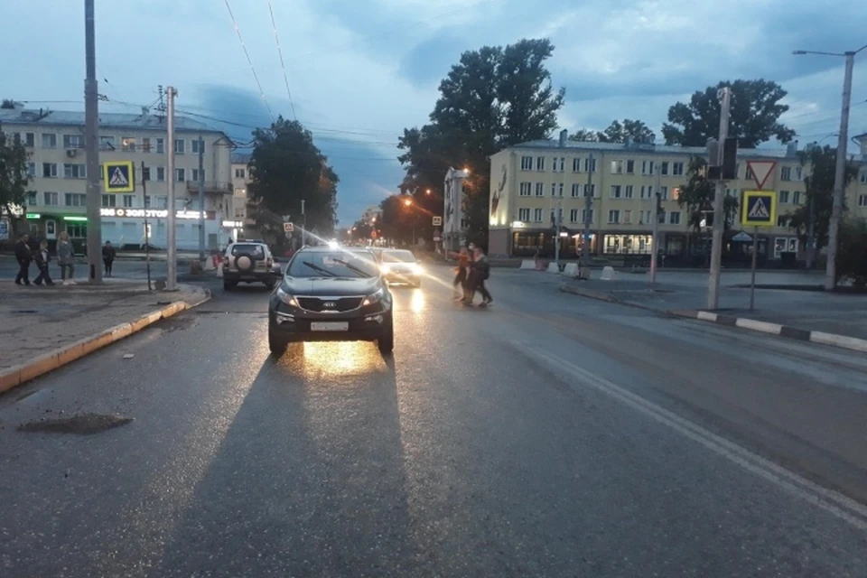 Ребенок на самокате попал под колеса легковушки в Новокузнецке. ФОТО: отдел пропаганды новокузнецкой Госавтоинспекции