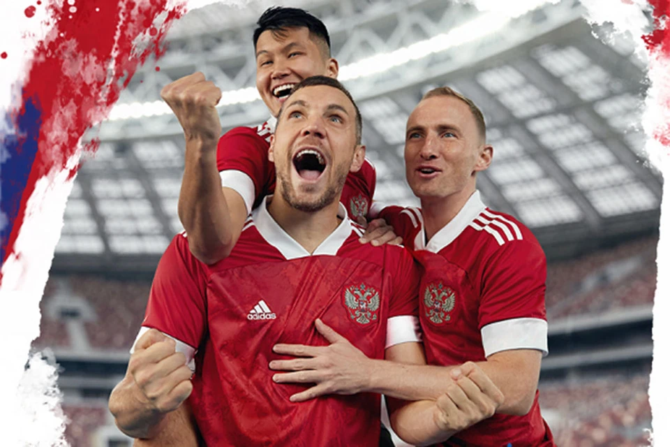 Взамен скандального старого дизайна футболок национальной команды страны представлен новый. Фото: sovsport.ru