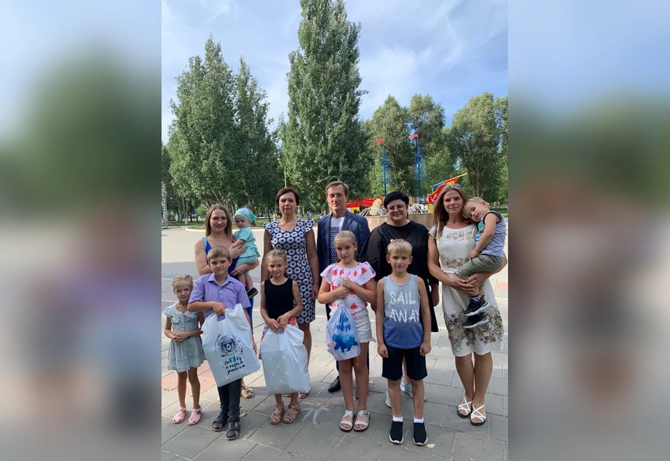 Самарским семьям вручили подарки в рамках акции "Собери ребенка в школу"